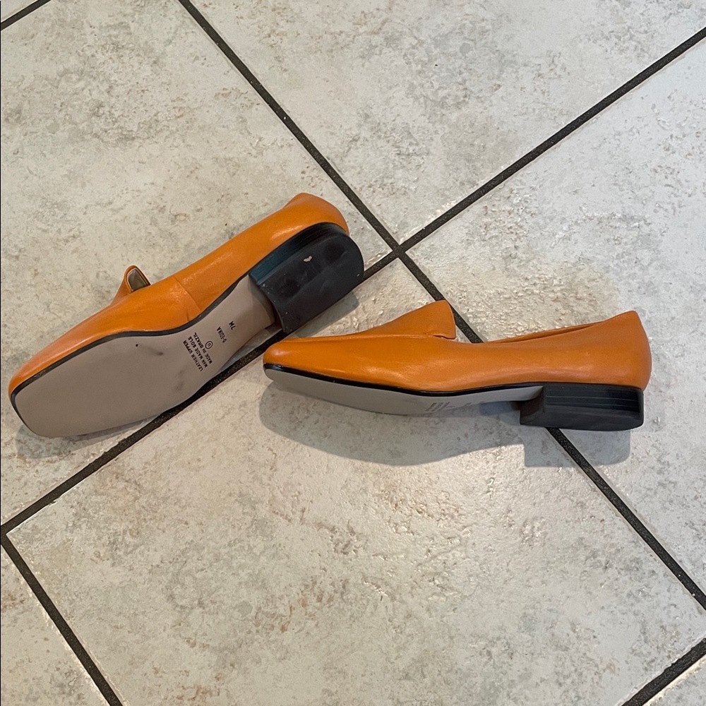 Nine West Bright Orange Flats - Picture 2 of 2